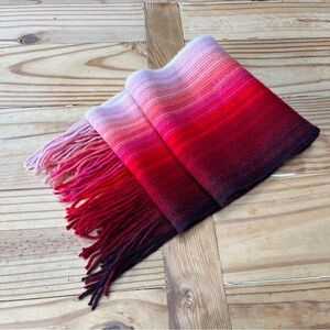 Gorgeous William Brunton lambswool scarf in pinks and reds